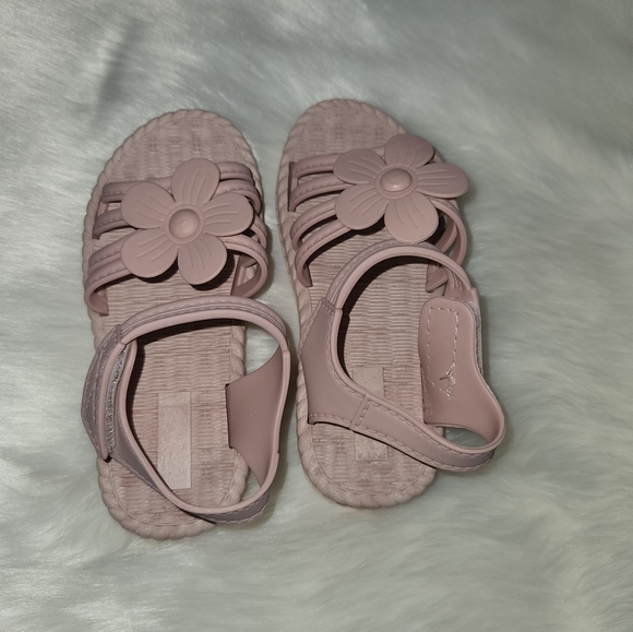 NWOT !! TODDLER SANDALS - Picture 2 of 7